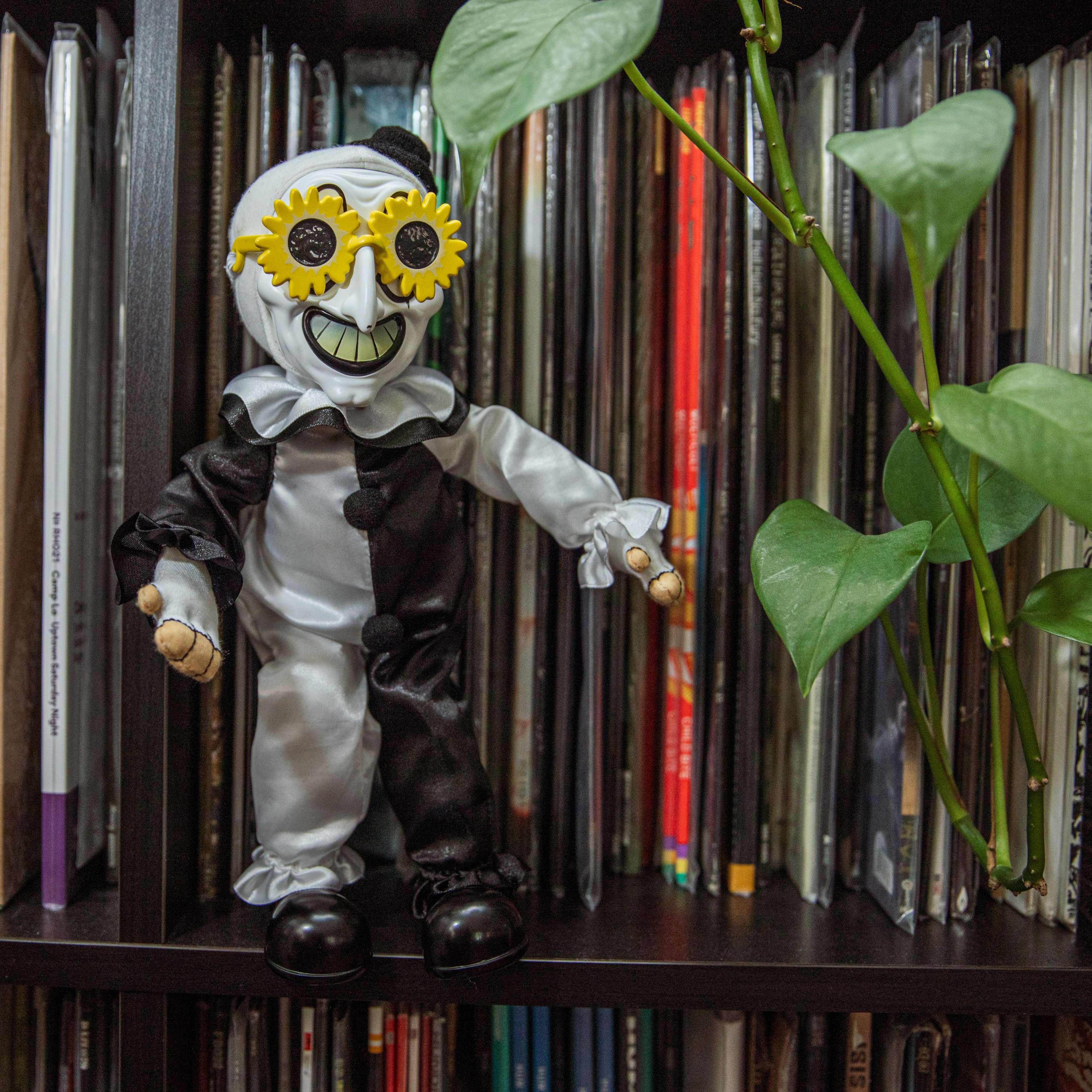 Terrifier 2 - Art the Clown with Glasses Vinyl Face Phunny on Kidrobot.com