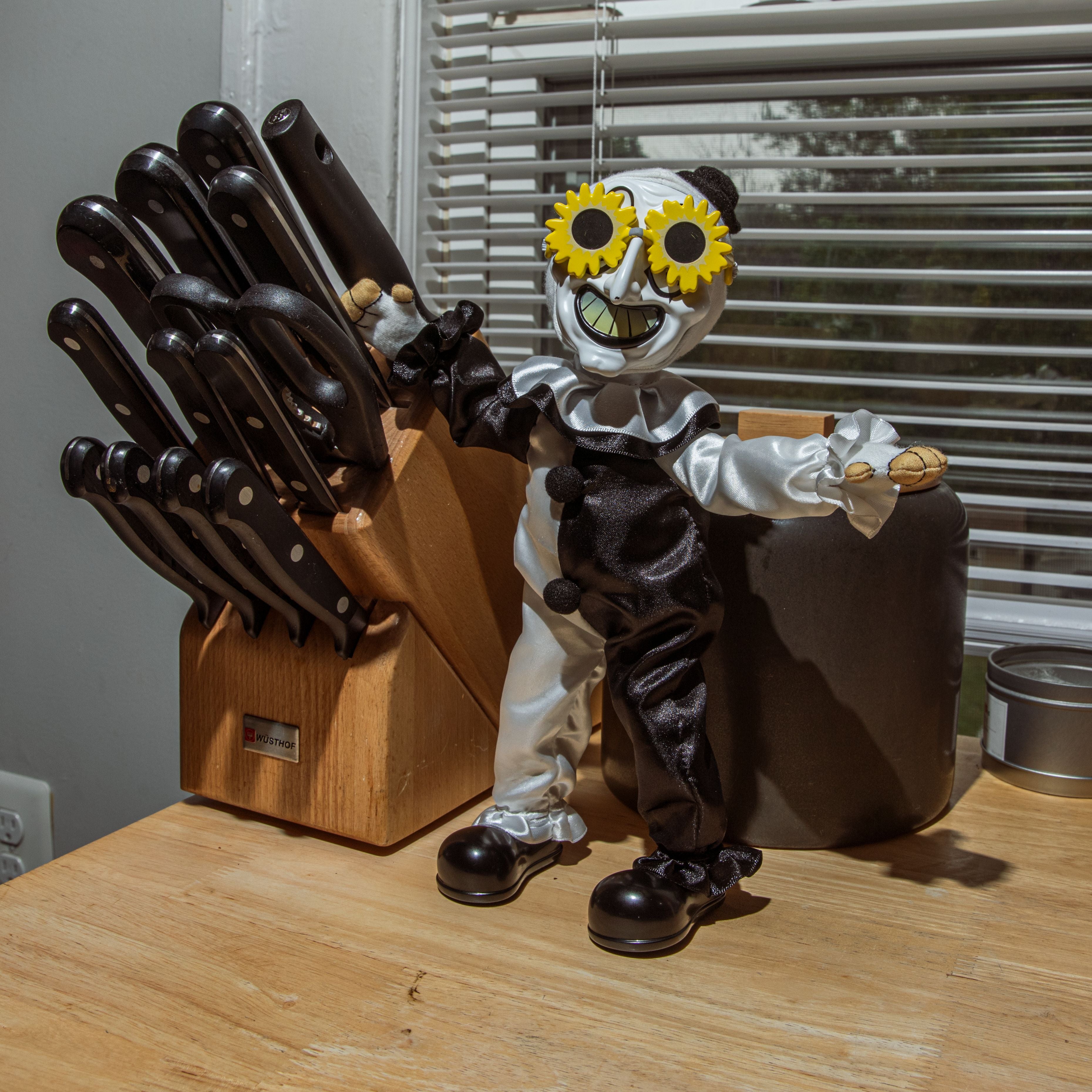 Terrifier 2 - Art the Clown with Glasses Vinyl Face Phunny on Kidrobot.com