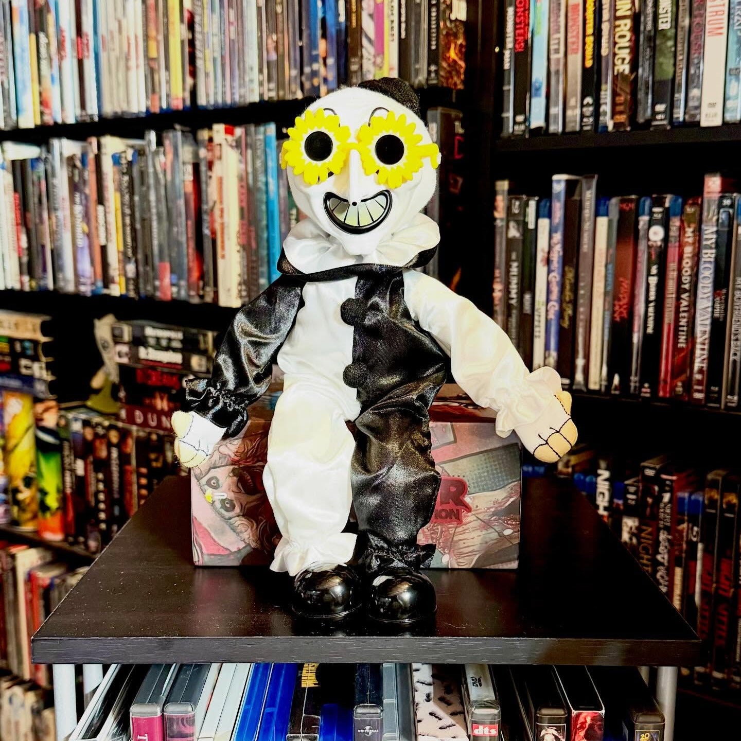 Terrifier 2 - Art the Clown with Glasses Vinyl Face Phunny on Kidrobot.com