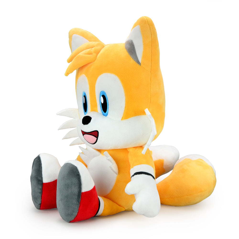Sonic the Hedgehog Tails HugMe Shake plush toy showing Tails with bright orange fur and big blue eyes, soft and cuddly.